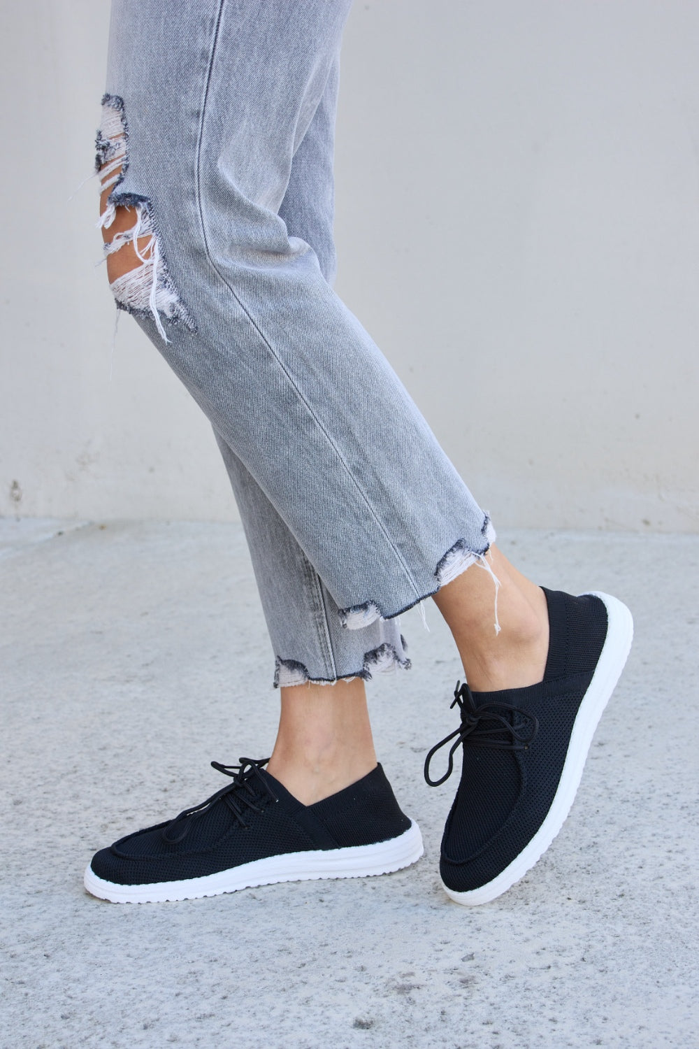 Forever Link Flat Round Toe Lace-Up Sneakers - UrbanEthereal