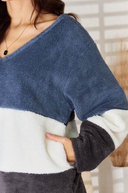 Culture Code Faux Fur Color Block V-Neck Sweater - UrbanEthereal