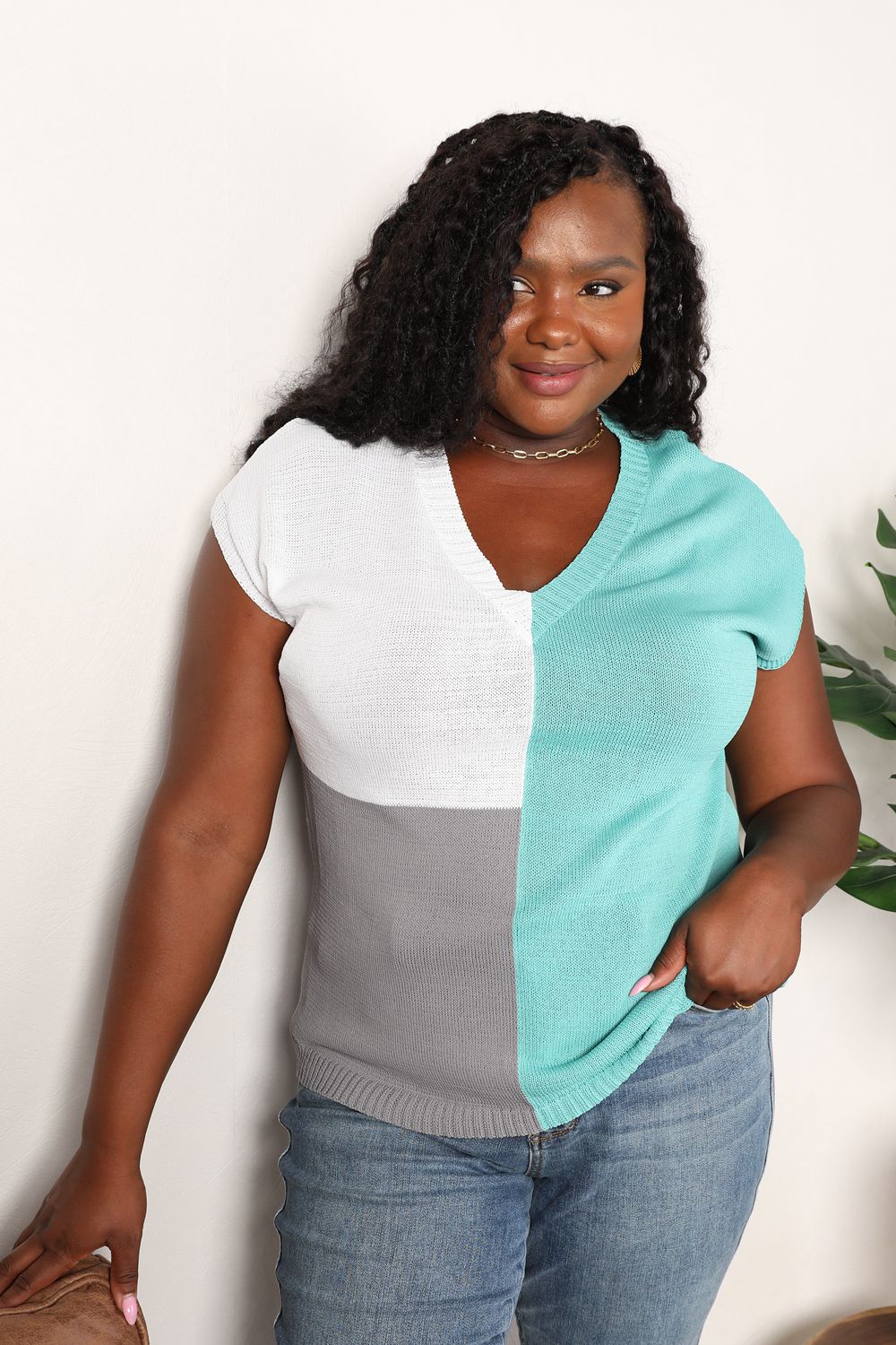 Color Block V-Neck Knit Top - UrbanEthereal