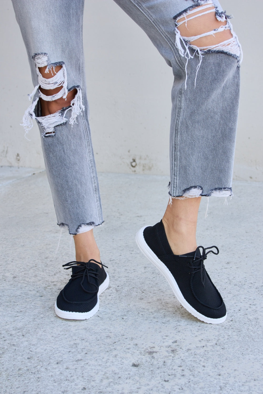 Forever Link Flat Round Toe Lace-Up Sneakers - UrbanEthereal